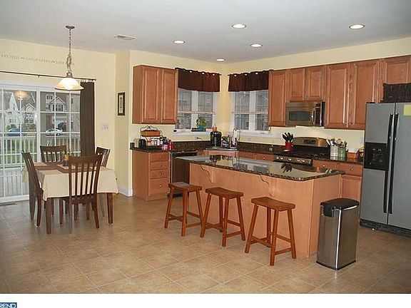 2nd image of 126 Gloucester Blvd