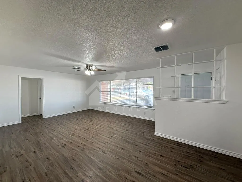 3 bed, 2068 sqft, $2,000 — Photo 4