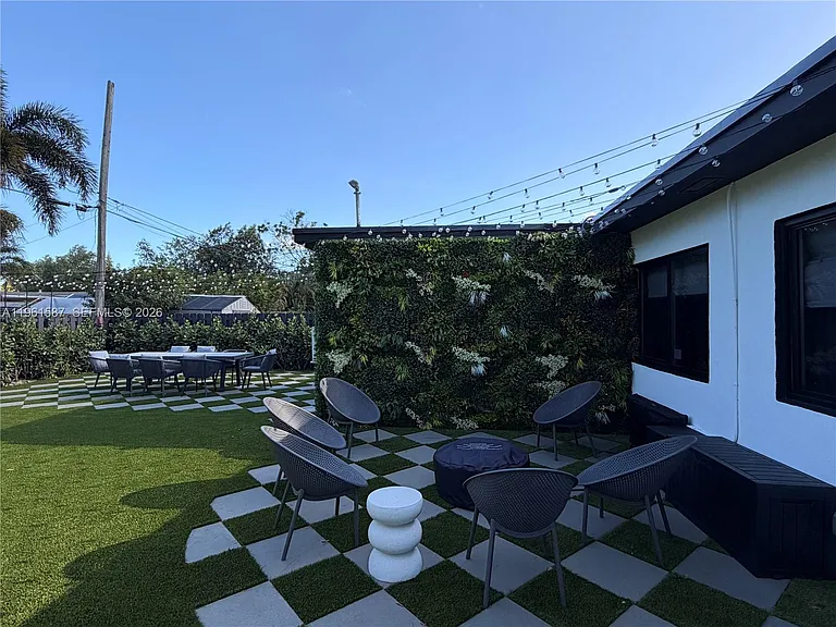920 SW 50th Ave — Photo 25