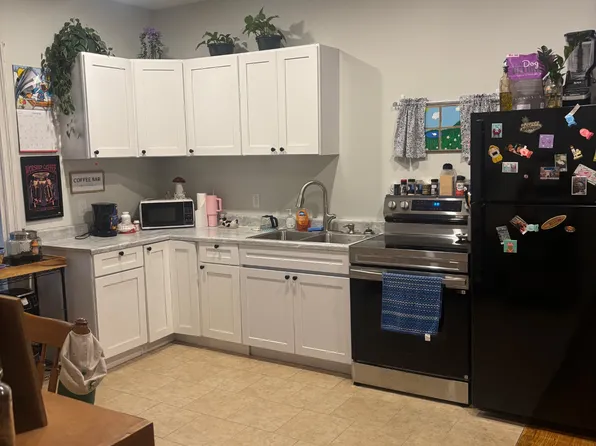 5 Deering St #5, Portland, ME 04101