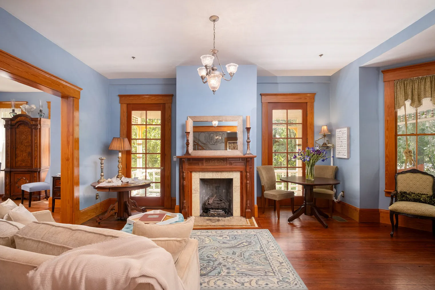 5 bed, 5.0 bath, 3993 sqft, $10,077 — Photo 1