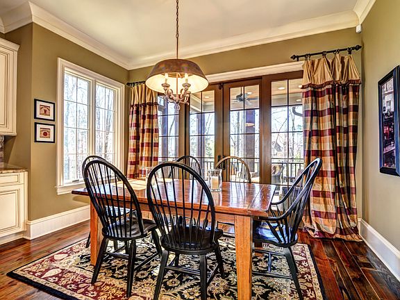 4th image of 203 Woodswail Ct