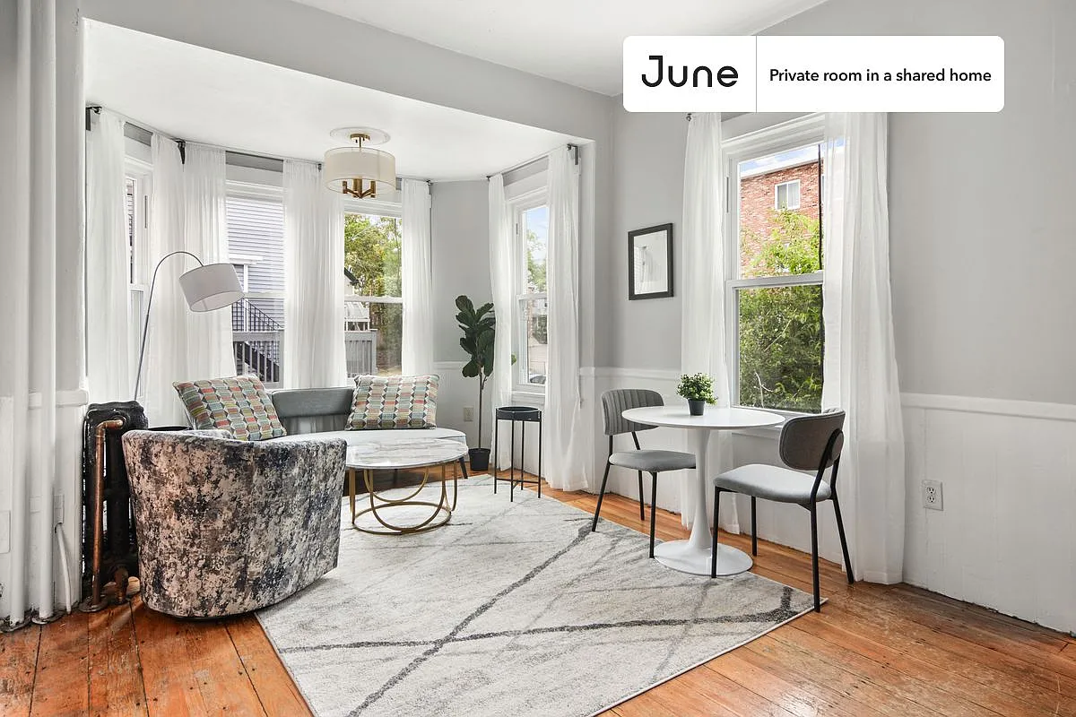 Queen bedroom in 4 bed/2.5 bath home in Allston #585 A — Photo 4