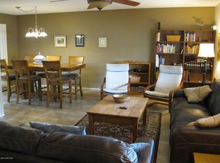190 N Abrego Dr, Green Valley, AZ 85614