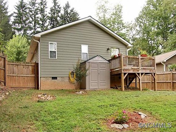 2nd image of 33 Sandhurst Dr
