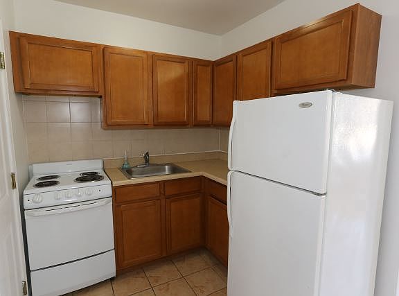 2nd image of 4505 N Malden St #B3