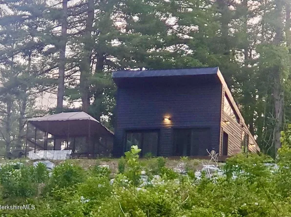 390A Housatonic St, Lenox, MA 01240
