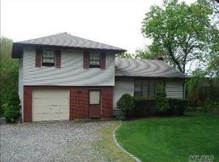 91 Shell Rd, Rocky Point, NY 11778