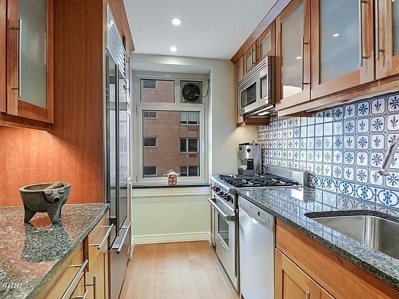 3rd image of 25 Sutton Pl S APT 14H
