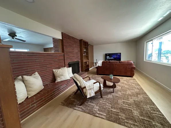 1300 Oak Ave, Carlsbad, CA 92008
