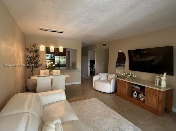 6950 W 6th Ave APT 315, Hialeah, FL 33014