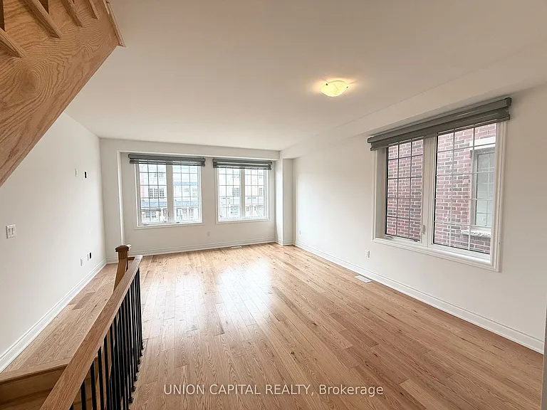 11 Franklin Ave — Photo 6