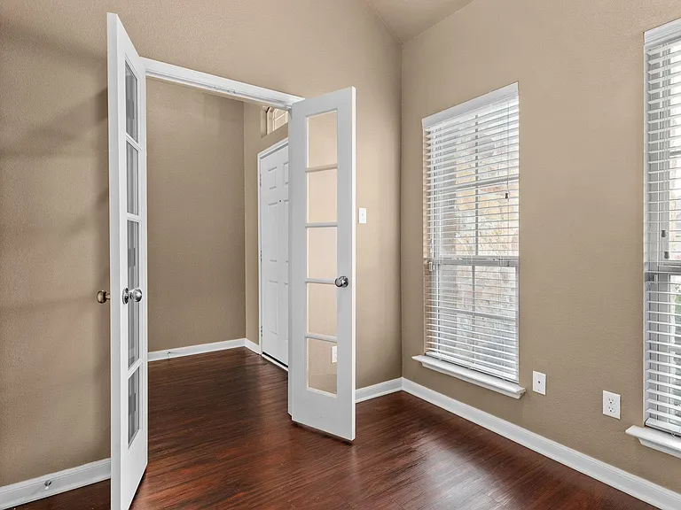 3310 Greyfriar Dr — Photo 3