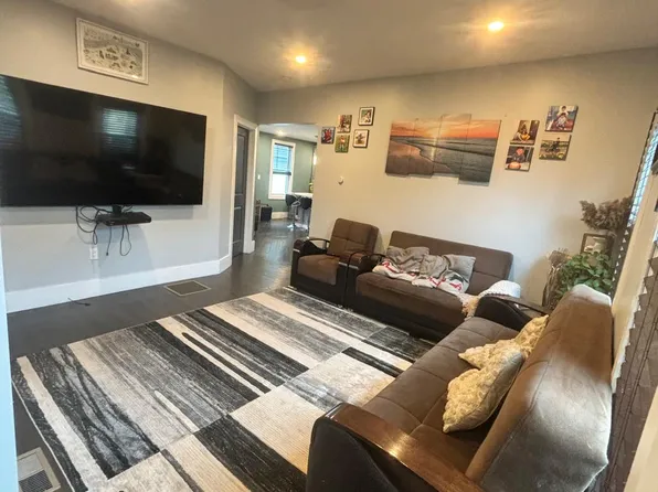 (undisclosed Address), Lynn, MA 01902