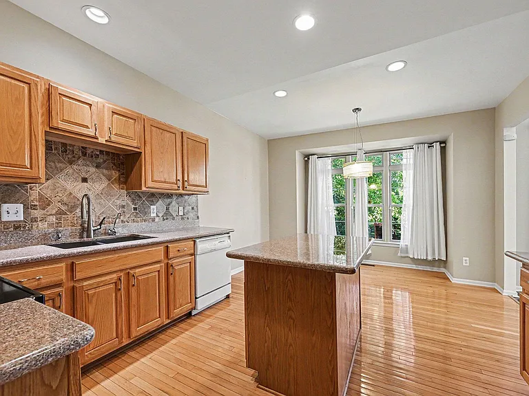 4304 Gateway Cir — Photo 9