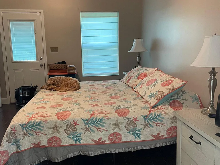 302 Williamsburg Ln — Photo 11