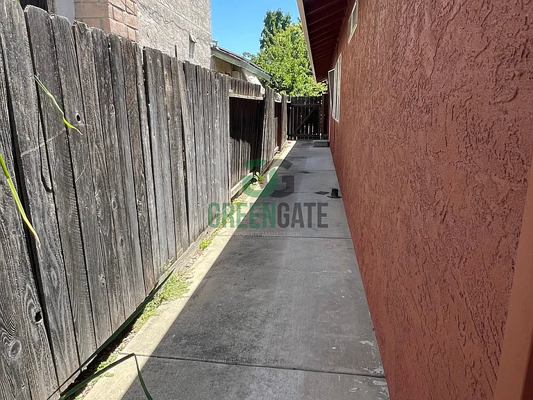 3901 Setrok Ct — Photo 33