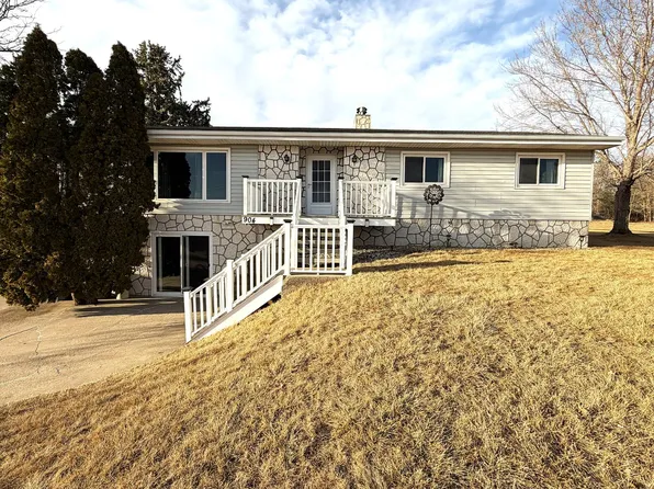 904 E 3rd St, Neligh, NE 68756