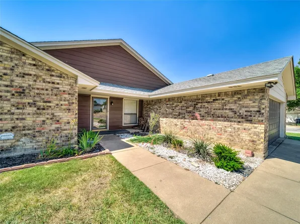 3900 Singleleaf Ln, Fort Worth, TX 76133