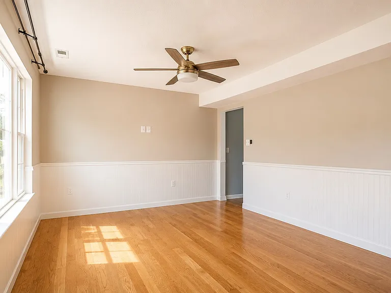 501 Emily Ln — Photo 4