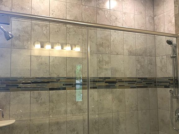 Deluxe Master Shower