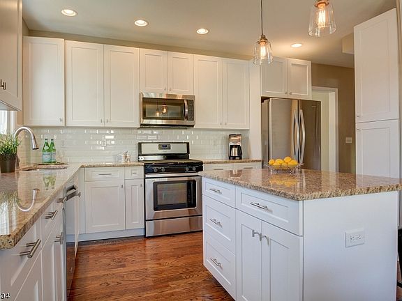 3rd image of 132 Connett Pl