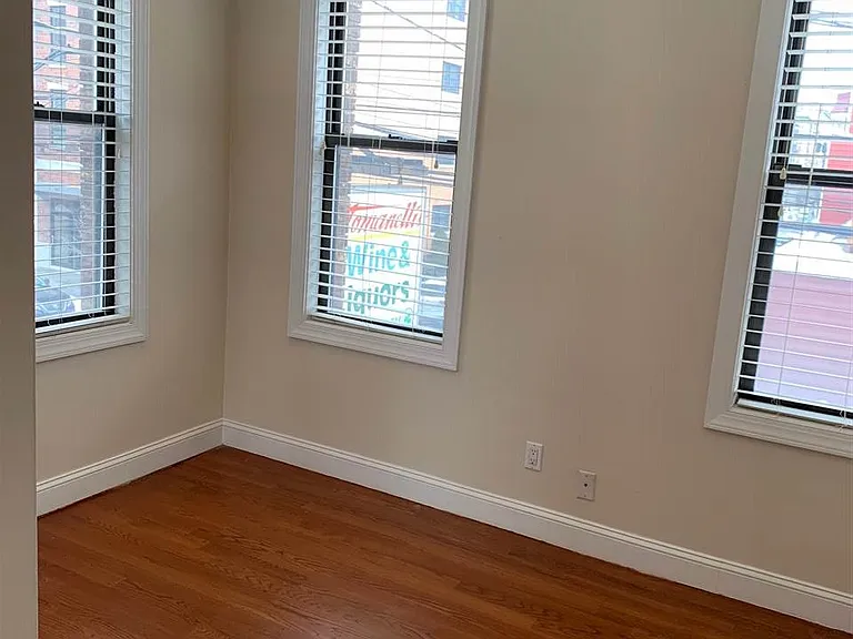422 Monroe St #4 — Photo 8