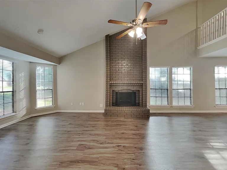 8022 Pine Falls Dr — Photo 2