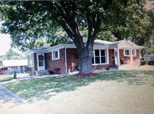 929 W State St, Mascoutah, IL