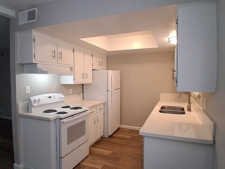 3319 E. Fairmont Ave. — Photo 5