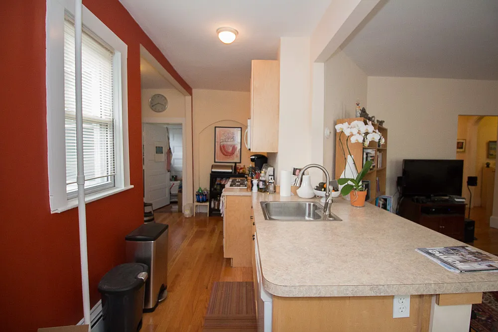 5 bed, 1300 sqft, $4,995 — Photo 2