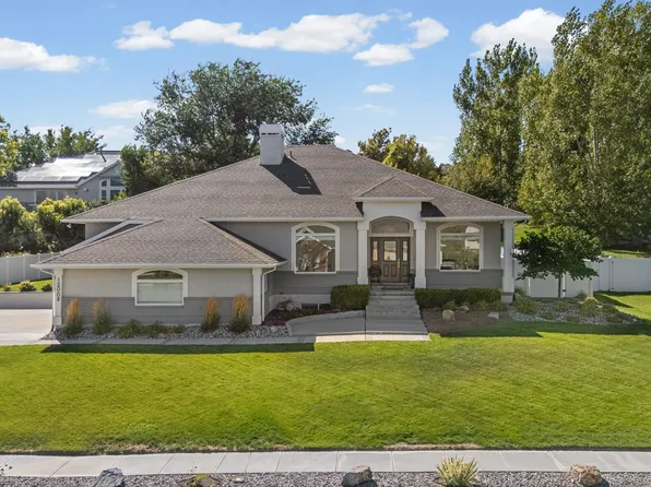 12008 S Reeves Ln, Riverton, UT 84065