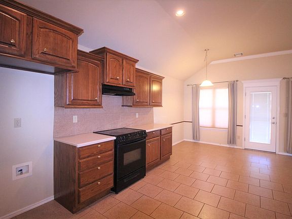 4th image of 704 E Forest Court Ln