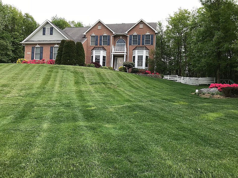 2nd image of 3187 Bogey Dr