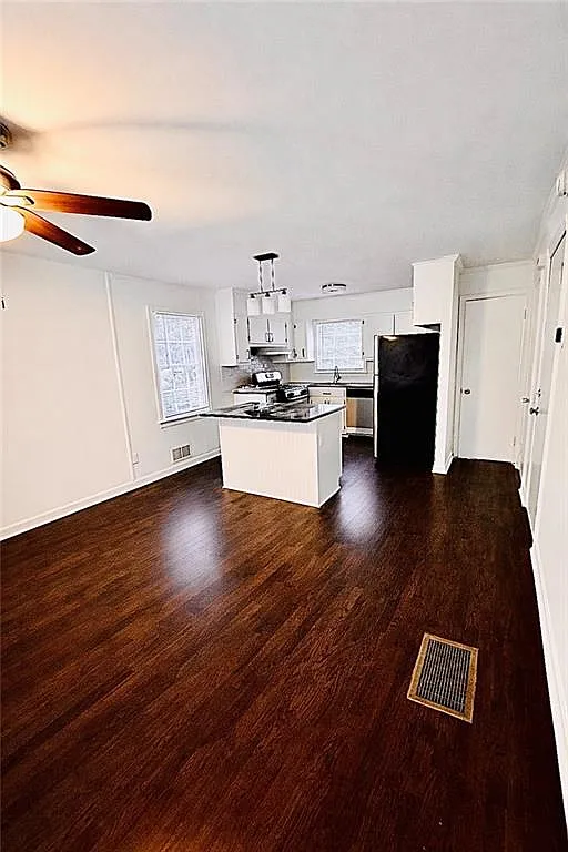 2 bed, 1.5 bath, 2547 sqft, $2,500 — Photo 3