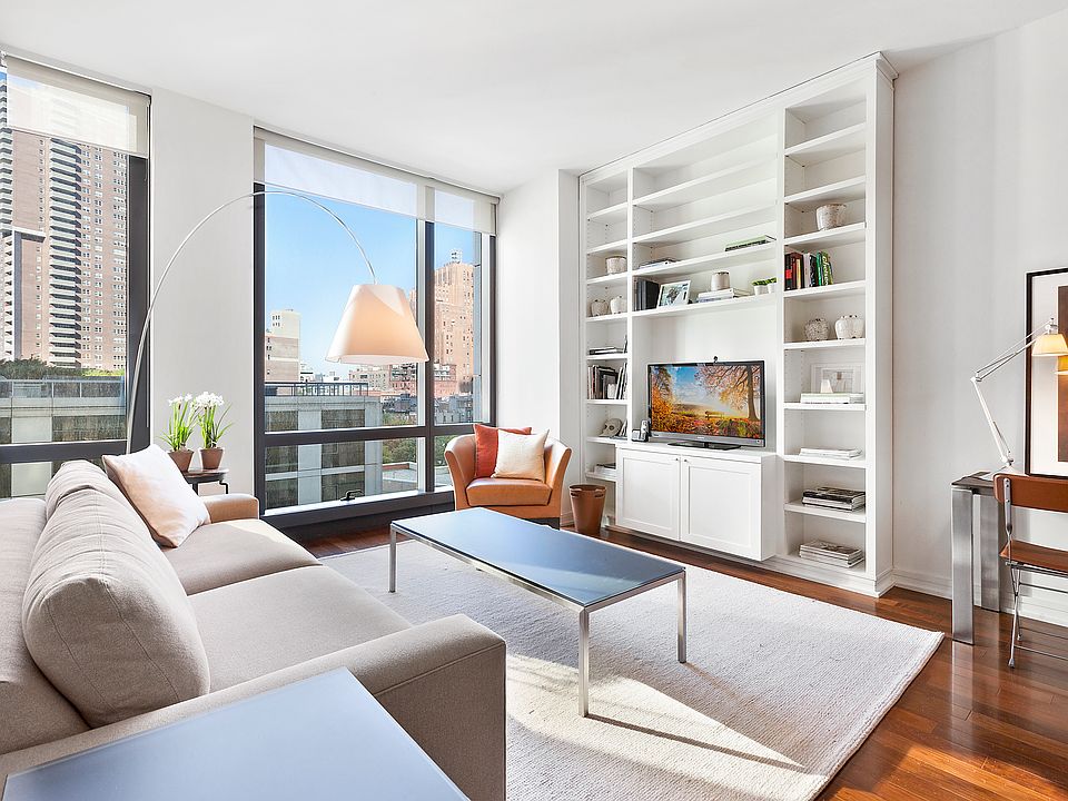 1st image of 101 Warren St APT 840
