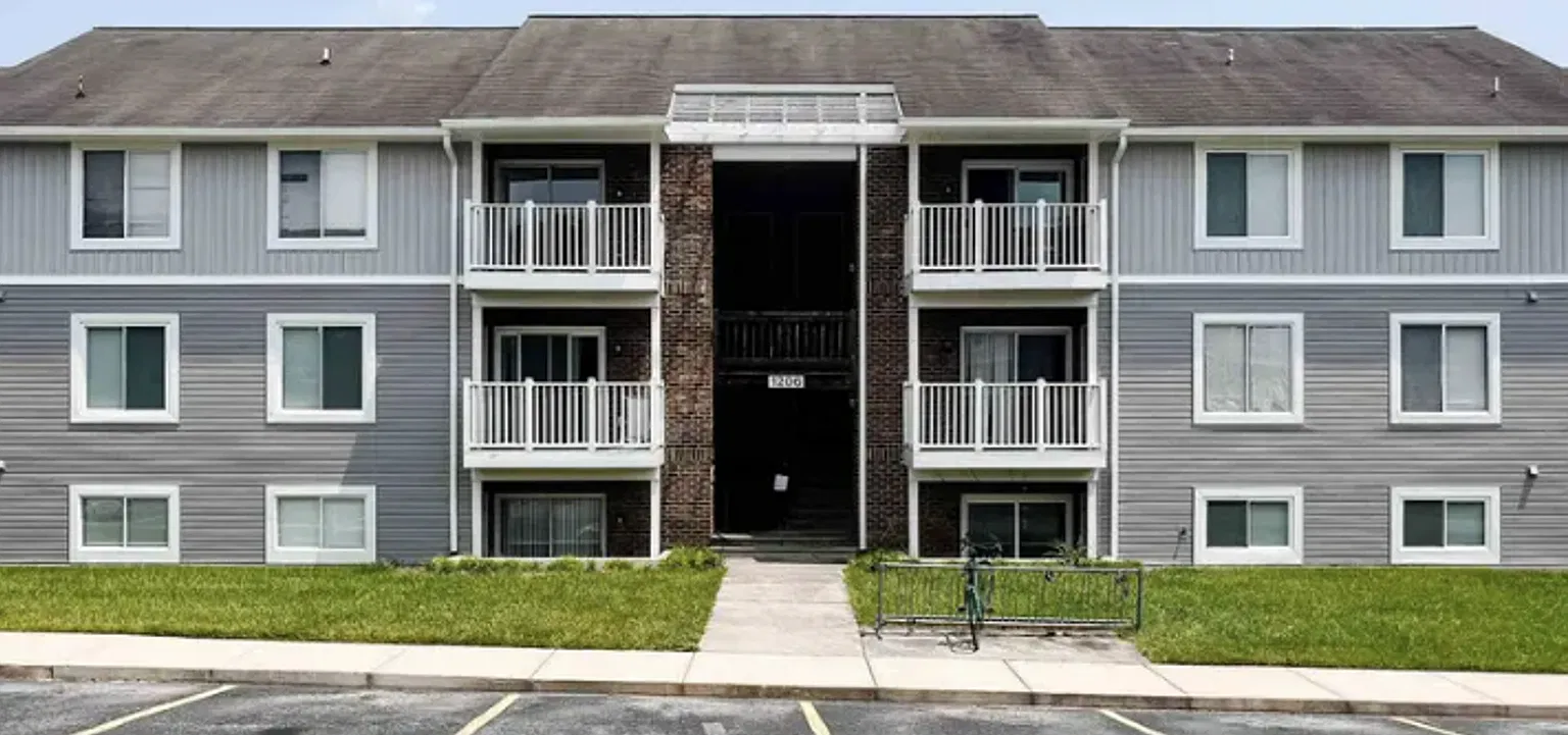 Updated Top Floor Apartment Near Virginia Tech — Photo 1