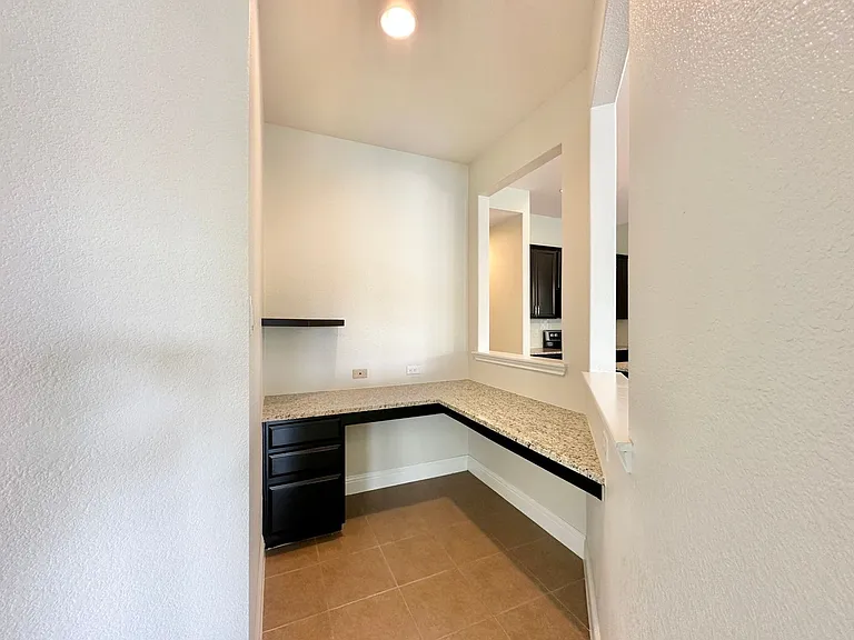 830 Old World Dr — Photo 10