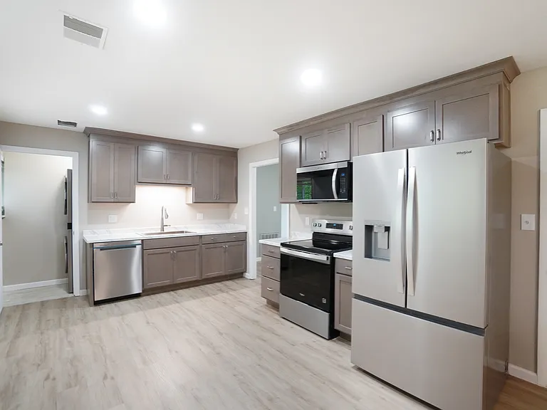 3920 Pobst Dr — Photo 9