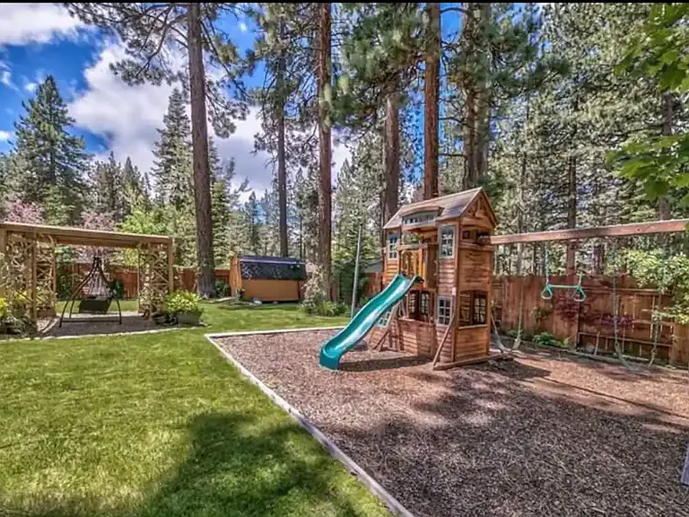 1062 Myron Dr — Photo 3