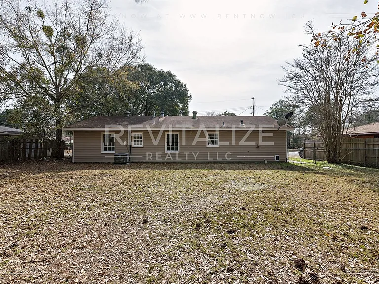1258 Charmaine Cir N — Photo 29