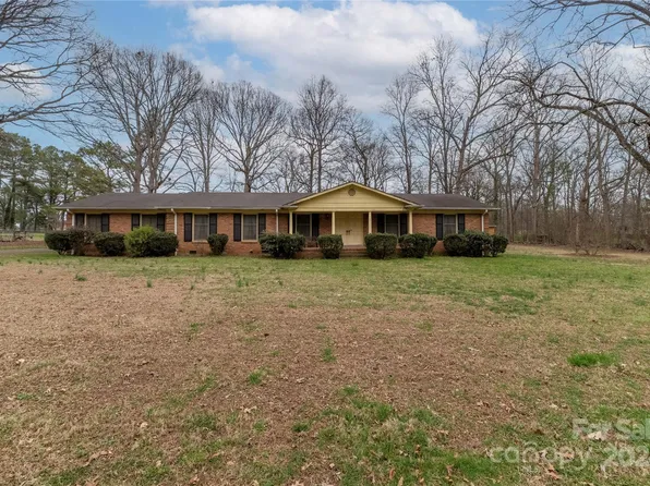 6726 Clinton Dr, Charlotte, NC 28216