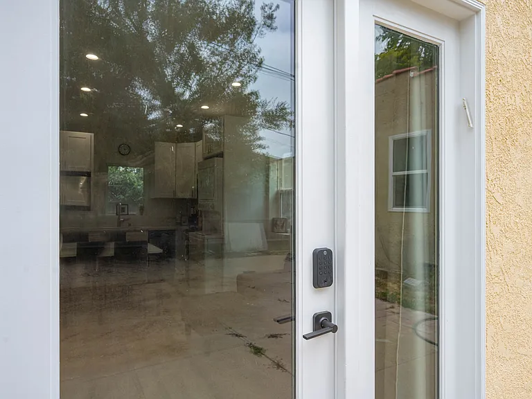1535 S Ogden Dr — Photo 3