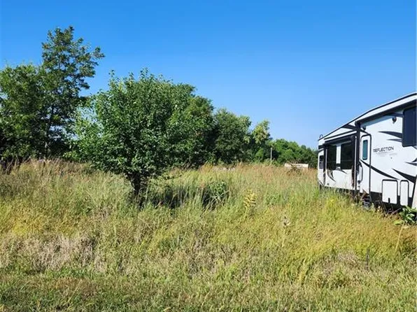 9 Missouri Dr, Linn Valley, KS 66040