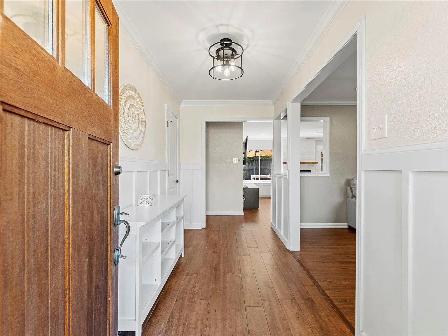 4 bed, 2081 sqft, $3,100 — Photo 2