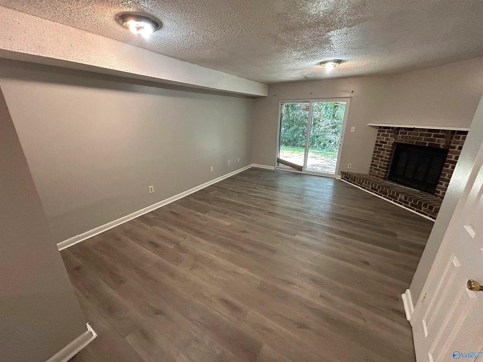 2 bed, 1.5 bath, 975 sqft, $900 — Photo 4