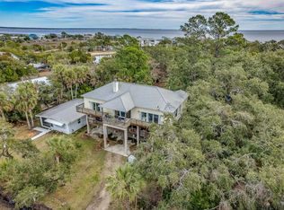 27 W Point Dr, Crawfordville, FL 32327