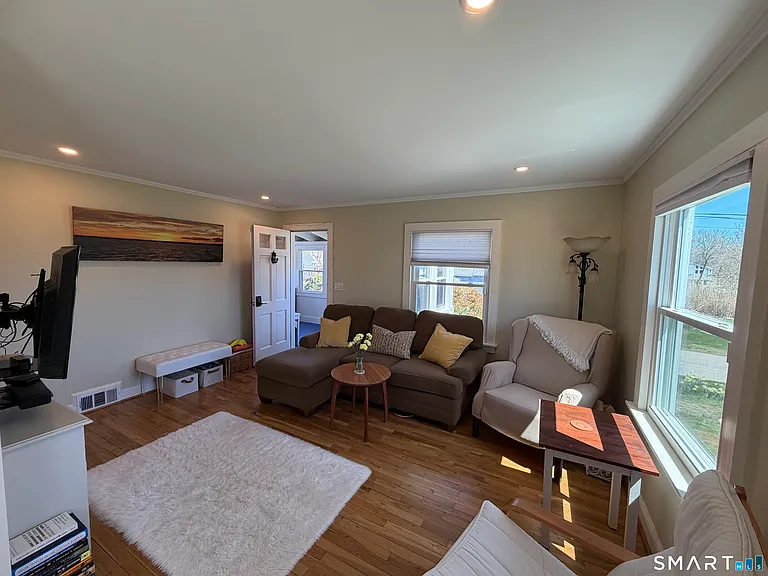 40 Ashworth Ave — Photo 4