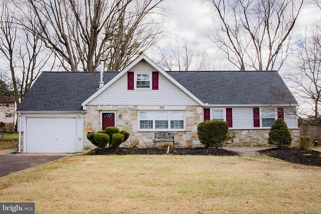 355 Hardman Ln photo 1