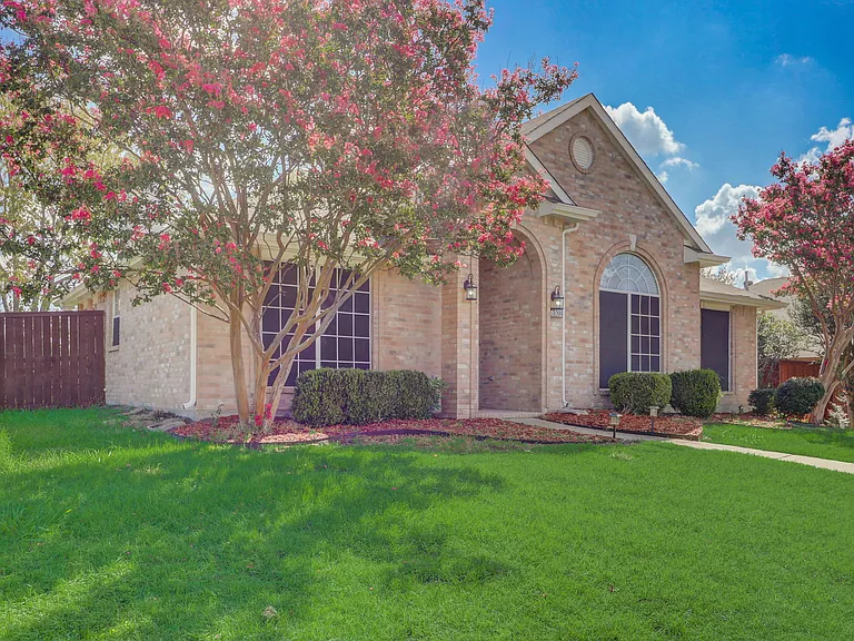 6302 Mount Vernon Dr — Photo 2